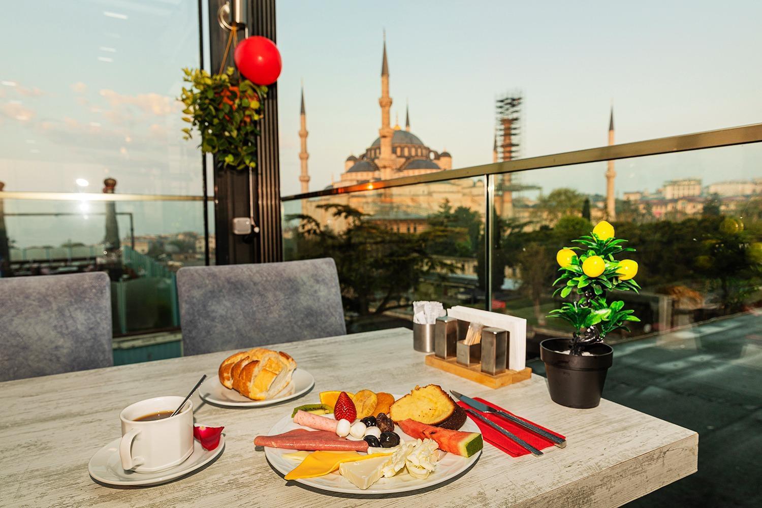 Aristocrat Hotel Истанбул Екстериор снимка