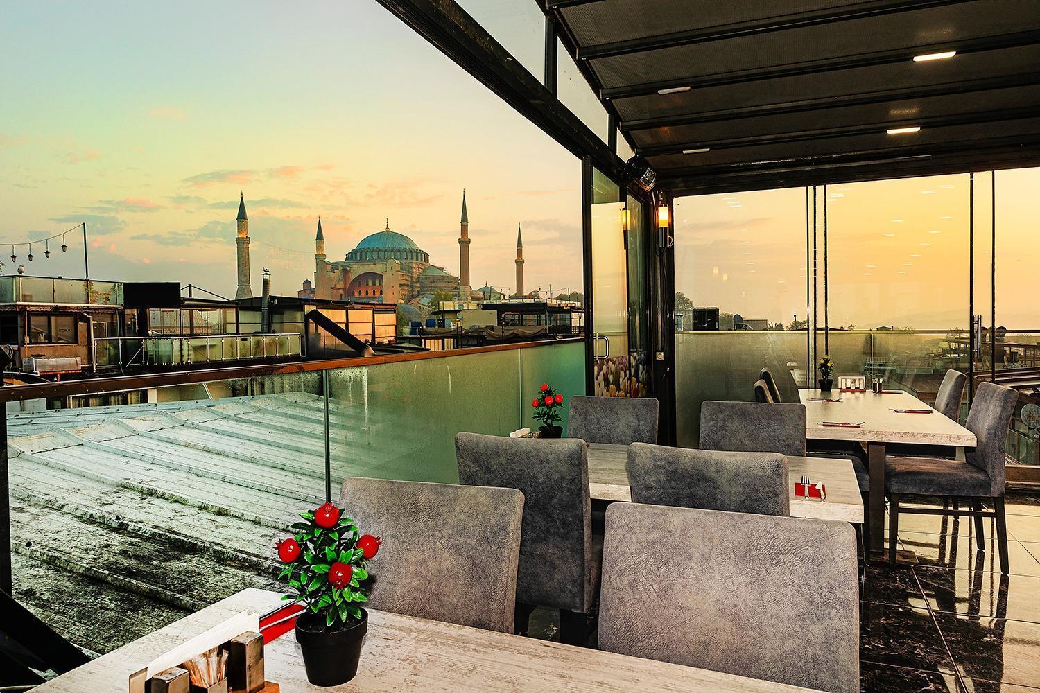 Aristocrat Hotel Истанбул Екстериор снимка