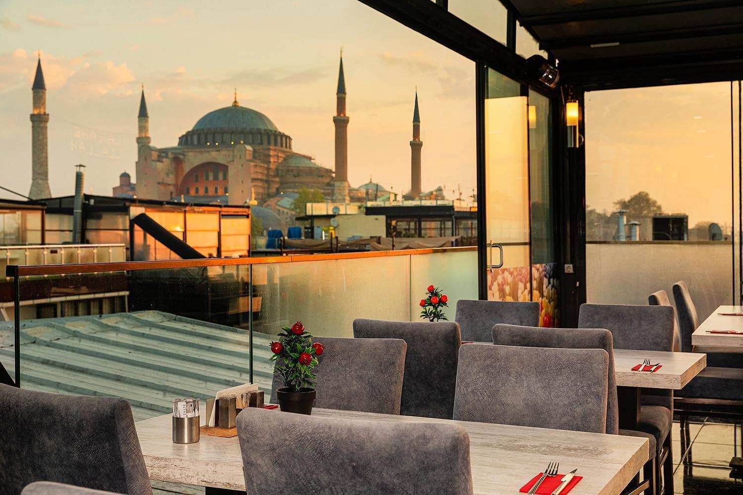 Aristocrat Hotel Истанбул Екстериор снимка